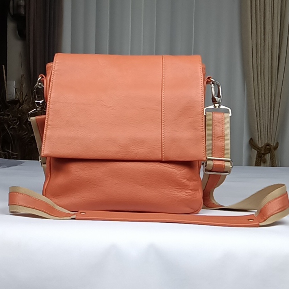 Soprano Women's Leather Handbag